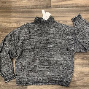 Abound ladies cropped, oversized sweater.  Size: M.  NWT.  Mock neck.